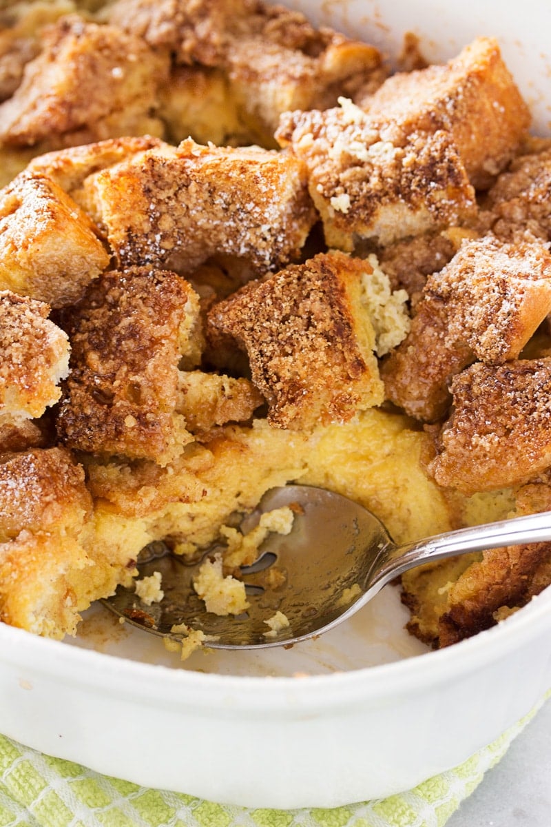 http://www.thechunkychef.com/wp-content/uploads/2015/12/Bourbon-Cinnamon-French-Toast-Bake-5.jpg