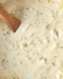 Creamy New England Clam Chowder | The perfect comfort food on a cold night, this creamy clam chowder is easy to make, uses fresh clams, and makes enough to feed a huge family! | https://thechunkychef.com | #clamchowder #clamchowderrecipe #newenglandclamchowder #souprecipe #soup #chowder