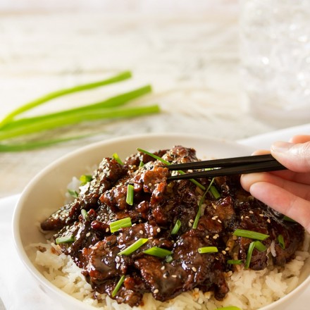 Mongolian Beef | Mongolian beef is such a classic and delicious Asian dish... and easy to make at home! In just 30 minutes you'll have an incredible meal! | http://thechunkychef.com