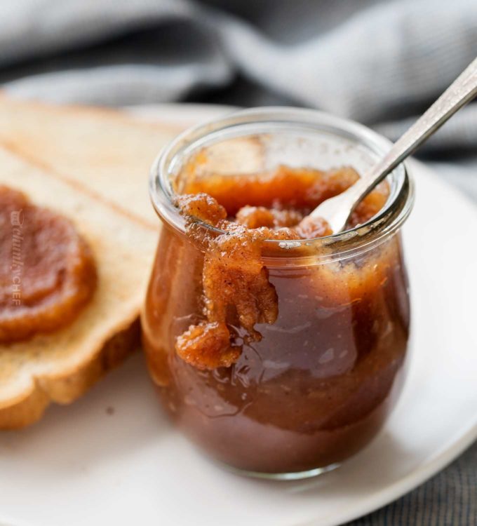 Delicious Homemade Apple Butter, made easily on the stovetop (or in the crockpot!), and ready to be slathered on just about anything!  Deeply spiced and sweet, it tastes like spoonable apple pie! #applebutter #withapples #falltreat #spicedapples #applepie #homemade #easyrecipe #apples #crockpot #stovetop #slowcooker