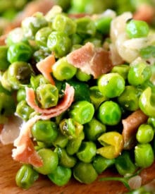 Sautéed Peas with Shallots and Prosciutto | An easy, go-to side dish that's made in just 15 minutes and uses 7 ingredients! Perfect for a weeknight meal or fancy holiday feast! | https://www.thechunkychef.com | #peas #side #sidedish #prosciutto #holiday