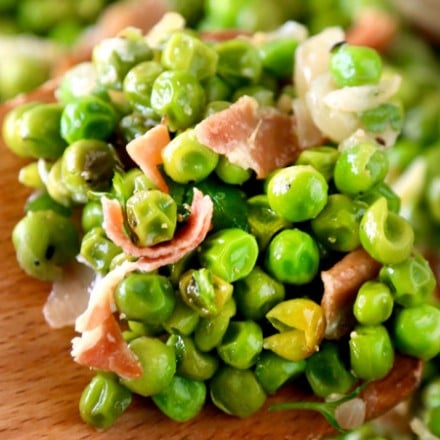 Sautéed Peas with Shallots and Prosciutto | An easy, go-to side dish that's made in just 15 minutes and uses 7 ingredients!  Perfect for a weeknight meal or fancy holiday feast! | https://www.thechunkychef.com | #peas #side #sidedish #prosciutto #holiday