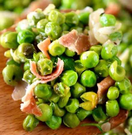 Sautéed Peas with Shallots and Prosciutto | An easy, go-to side dish that's made in just 15 minutes and uses 7 ingredients!  Perfect for a weeknight meal or fancy holiday feast! | https://www.thechunkychef.com | #peas #side #sidedish #prosciutto #holiday