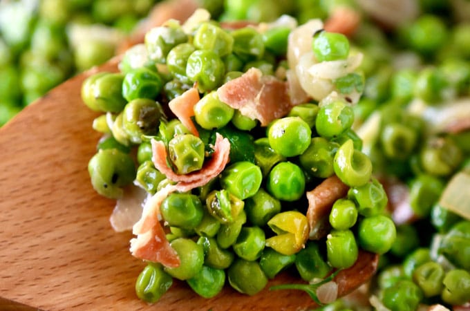 Sautéed Peas with Shallots and Prosciutto | An easy, go-to side dish that's made in just 15 minutes and uses 7 ingredients!  Perfect for a weeknight meal or fancy holiday feast! | https://www.thechunkychef.com | #peas #side #sidedish #prosciutto #holiday