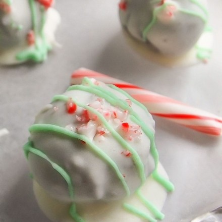 Peppermint Oreo Truffles | Creamy Oreo truffles, flavored with peppermint, coated in rich white chocolate and topped with crushed candy canes.. soon to be your favorite holiday treat!