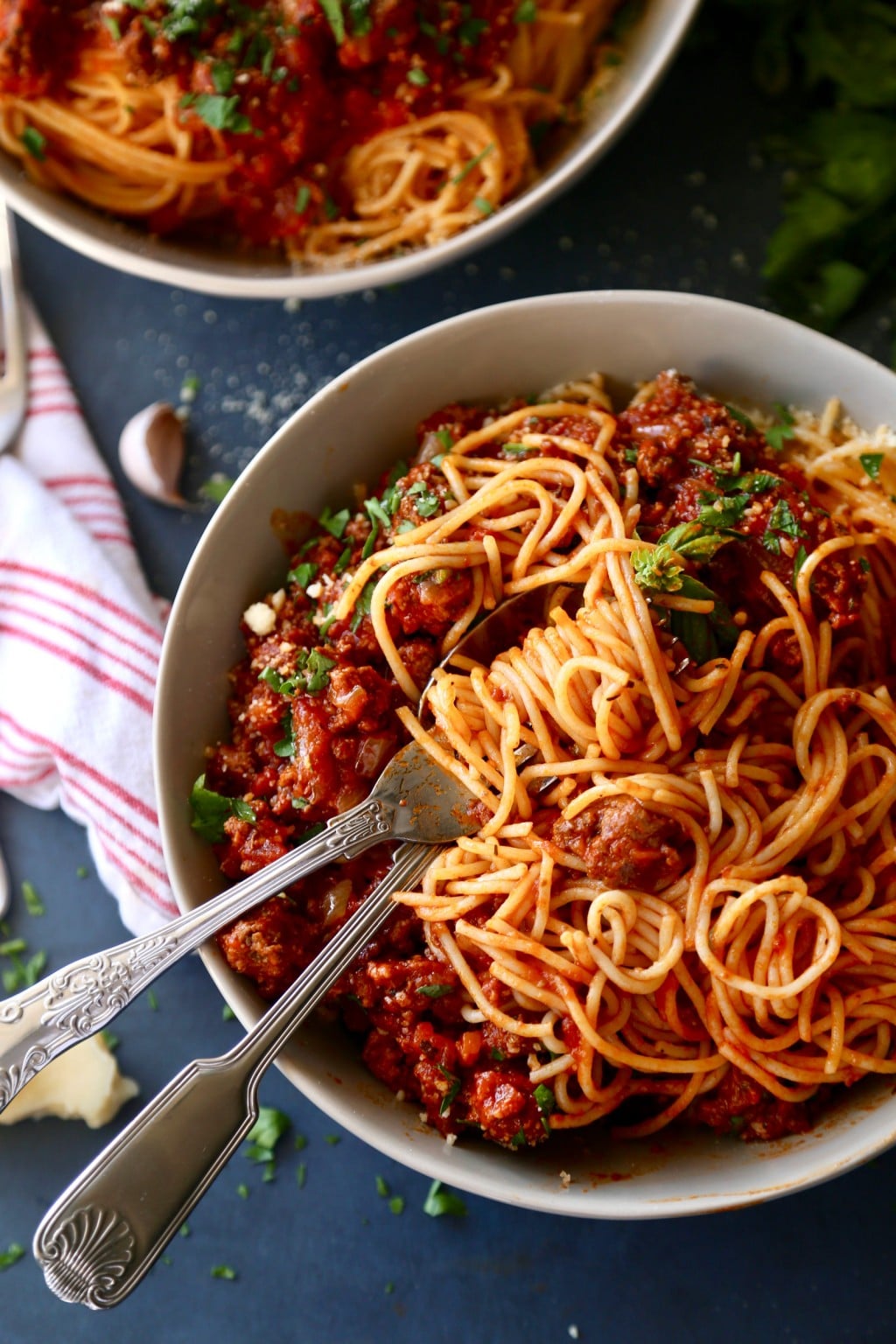 Slow Cooker Spaghetti Bolognese Sauce - The Chunky Chef