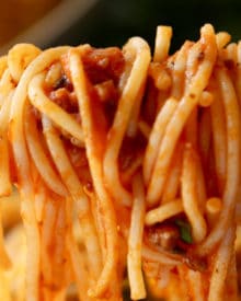 Slow Cooker Spaghetti Bolognese Sauce | Perfect for a weeknight dinner, this bolognese-style sauce is made in the slow cooker. Just boil some pasta and your dinner is ready! | https://thechunkychef.com