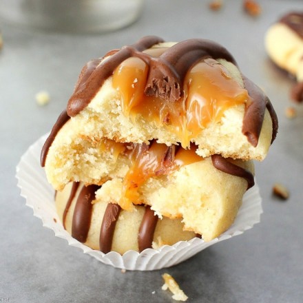 Turtle Twix Thumbprint Cookies | The Chunky Chef | Thumbprint cookies are such a classic... this spin on them includes a gooey caramel center and drizzled melted chocolate. Tastes just like a Twix!