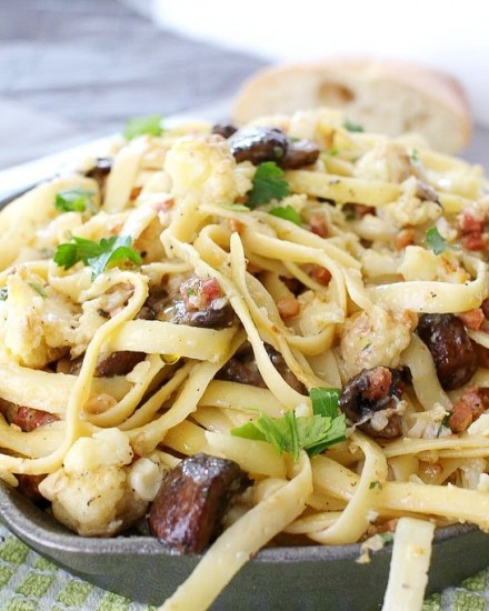 Switch up your pasta routine with this easy vegetarian roasted cauliflower and mushroom pasta... hearty and satisfying!