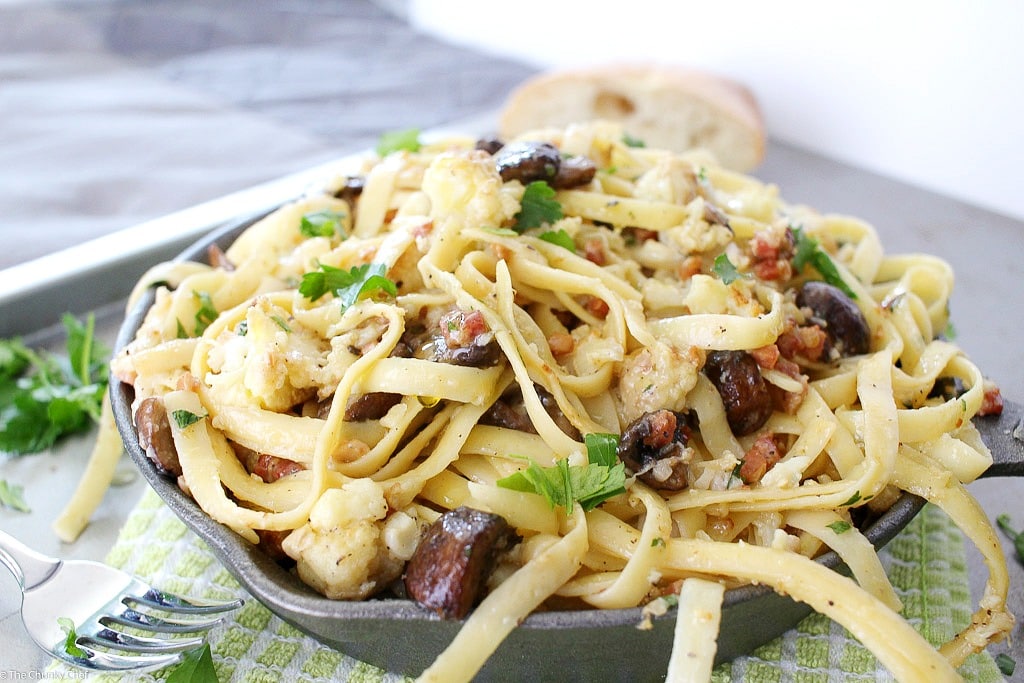 Switch up your pasta routine with this easy vegetarian roasted cauliflower and mushroom pasta... hearty and satisfying!