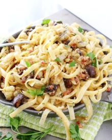 Switch up your pasta routine with this easy vegetarian roasted cauliflower and mushroom pasta... hearty and satisfying!