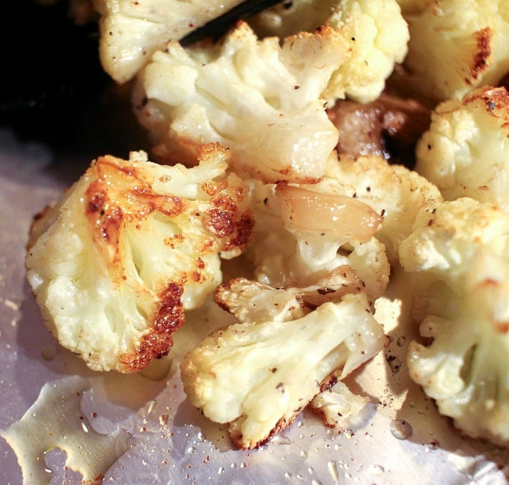 Switch up your pasta routine with this easy vegetarian roasted cauliflower and mushroom pasta... hearty and satisfying!