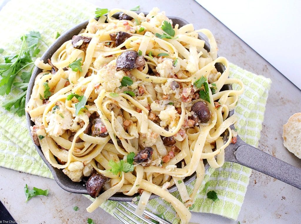 Switch up your pasta routine with this easy vegetarian roasted cauliflower and mushroom pasta... hearty and satisfying!