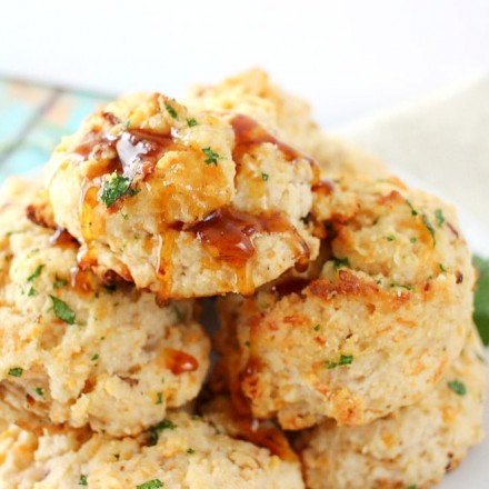 Fluffy buttermilk biscuits that are both savory and sweet... flavored with cheddar cheese, crispy bacon and maple syrup, then brushed with melted butter!