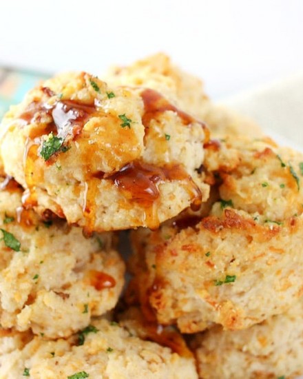 Fluffy buttermilk biscuits that are both savory and sweet... flavored with cheddar cheese, crispy bacon and maple syrup, then brushed with melted butter!