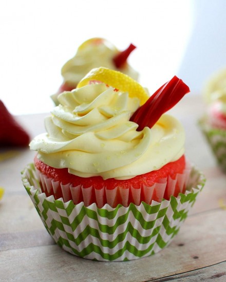 Deliciously moist with a few surprise ingredients, you have to try these strawberry lemonade cupcakes! It's like taking a bite out of summer :)