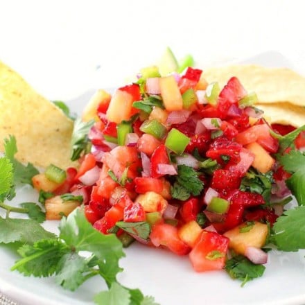 The Chunky Chef | Strawberry Jalapeno and Pineapple Salsa: Fresh, summery, and tasty! This strawberry jalapeno and pineapple salsa is perfect with crisp tortilla chips, or as a topper for some grilled chicken.
