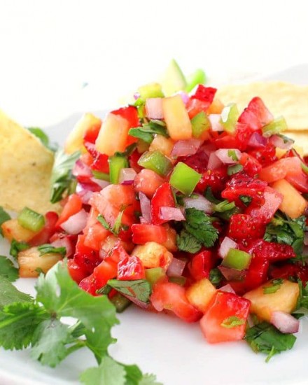 The Chunky Chef | Strawberry Jalapeno and Pineapple Salsa: Fresh, summery, and tasty! This strawberry jalapeno and pineapple salsa is perfect with crisp tortilla chips, or as a topper for some grilled chicken.