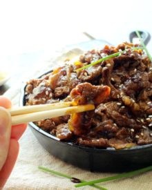 15 Minute Honey Pepper Beef Stir Fry | The Chunky Chef | Fast and easy, yet BIG on flavor! This beef stir fry with a luscious honey pepper sauce comes together in about 15 minutes... perfect for a weeknight!
