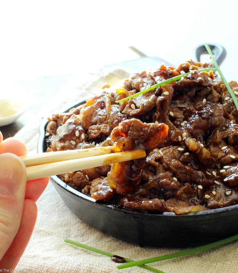 15 Minute Honey Pepper Beef Stir Fry | The Chunky Chef | Fast and easy, yet BIG on flavor! This beef stir fry with a luscious honey pepper sauce comes together in about 15 minutes... perfect for a weeknight!