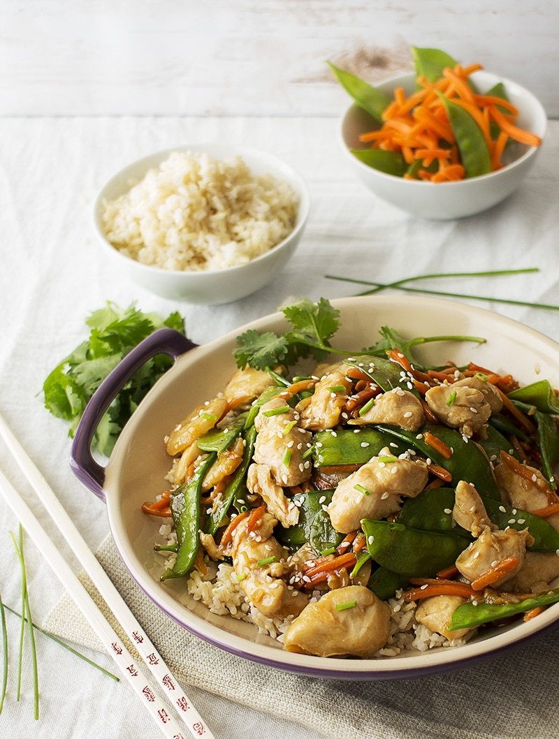 Velveted Chicken Stir Fry | The Chunky Chef | This healthy chicken stir fry is prepared in the authentic Chinese method of velveting. It's customize-able, so add whatever vegetables you like! 