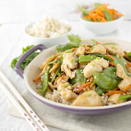 Velveted Chicken Stir Fry | The Chunky Chef | This healthy chicken stir fry is prepared in the authentic Chinese method of velveting. It's customize-able, so add whatever vegetables you like!