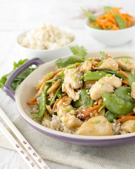 Velveted Chicken Stir Fry | The Chunky Chef | This healthy chicken stir fry is prepared in the authentic Chinese method of velveting. It's customize-able, so add whatever vegetables you like!