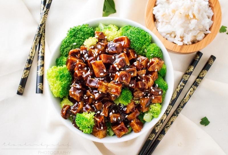 Crispy Spicy Peanut Tofu Stir Fry | The Chunky Chef | This tofu stir fry is great for vegetarians and meat eaters alike! Crispy baked tofu is stir fried in a deliciously flavorful spicy peanut sauce!