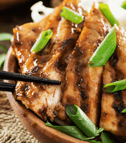 Ginger Lemongrass Teriyaki Grilled Chicken | This ginger lemongrass marinated chicken is grilled to perfection and brushed with a finger licking teriyaki glaze! Eating healthy never tasted so good! | http://thechunkychef.com