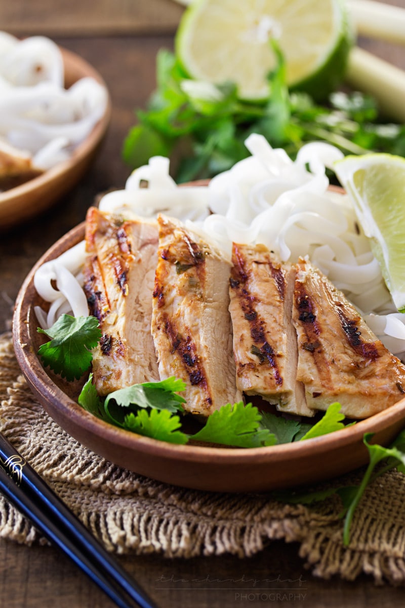 Ginger Lemongrass Teriyaki Grilled Chicken | This ginger lemongrass marinated chicken is grilled to perfection and brushed with a finger licking teriyaki glaze! Eating healthy never tasted so good! | http://thechunkychef.com