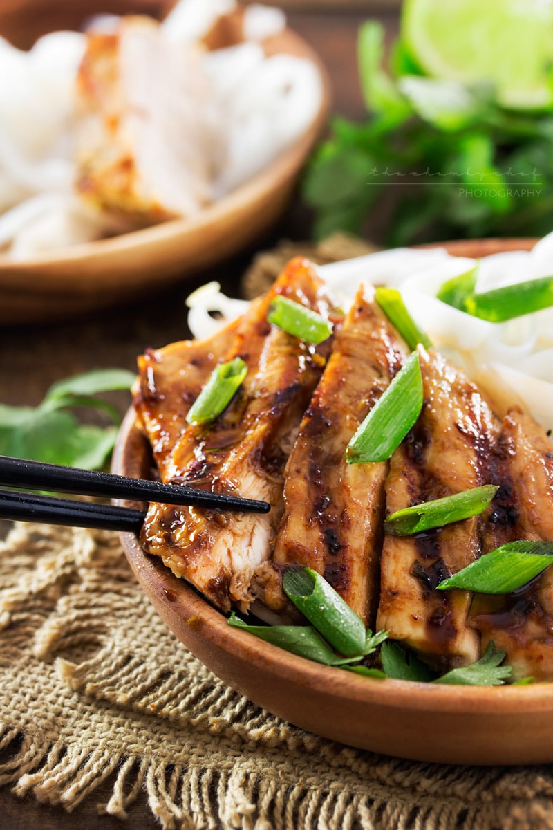 Ginger Lemongrass Teriyaki Grilled Chicken | This ginger lemongrass marinated chicken is grilled to perfection and brushed with a finger licking teriyaki glaze! Eating healthy never tasted so good! | http://thechunkychef.com