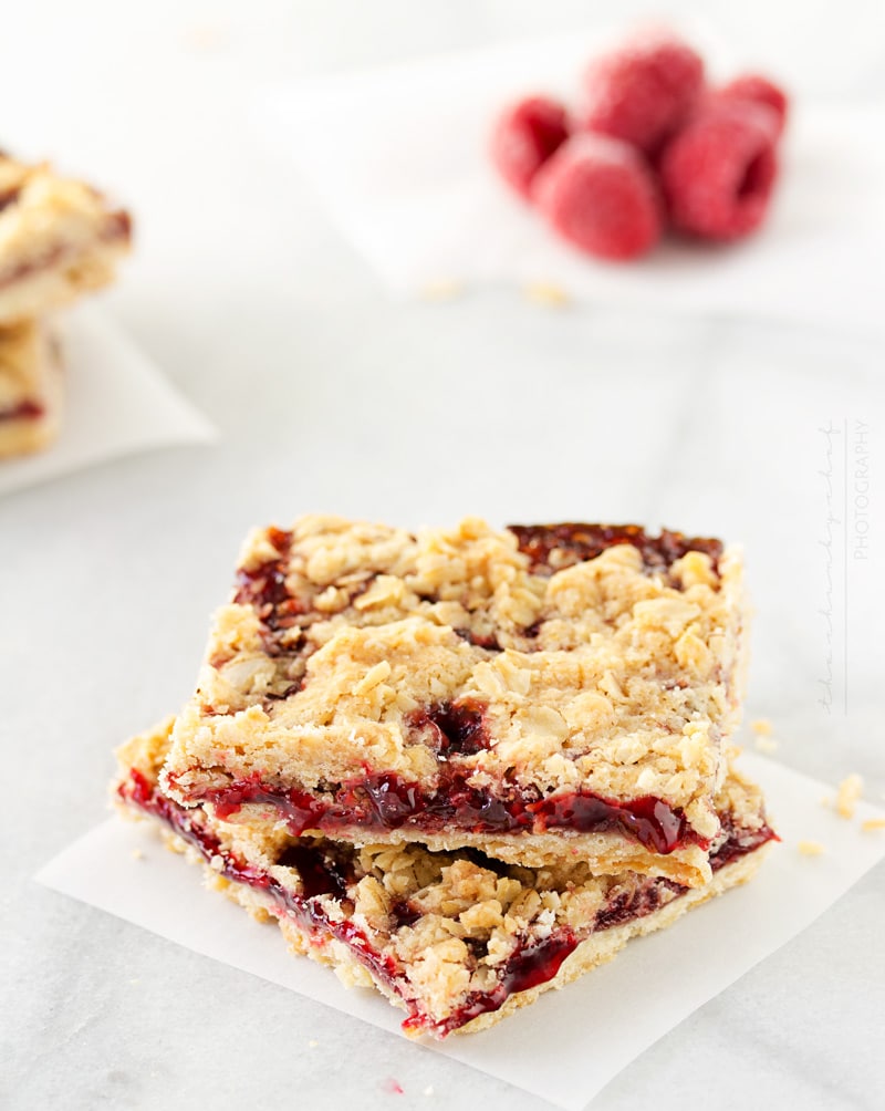 Skinny Raspberry Shortbread Bars | Buttery and sweet, these raspberry shortbread bars are definitely not short on flavor! You'll never be able to tell they're made with fewer calories!