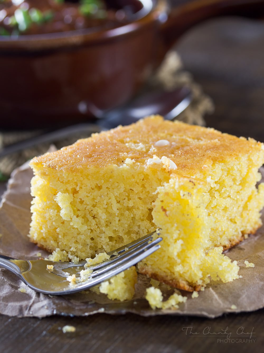 Homestyle Cornbread | This homestyle cornbread is a perfect mix of savory southern cornbread and sweet northern cornbread... fluffy and soft, it's the only recipe you'll need! | http://thechunkychef.com