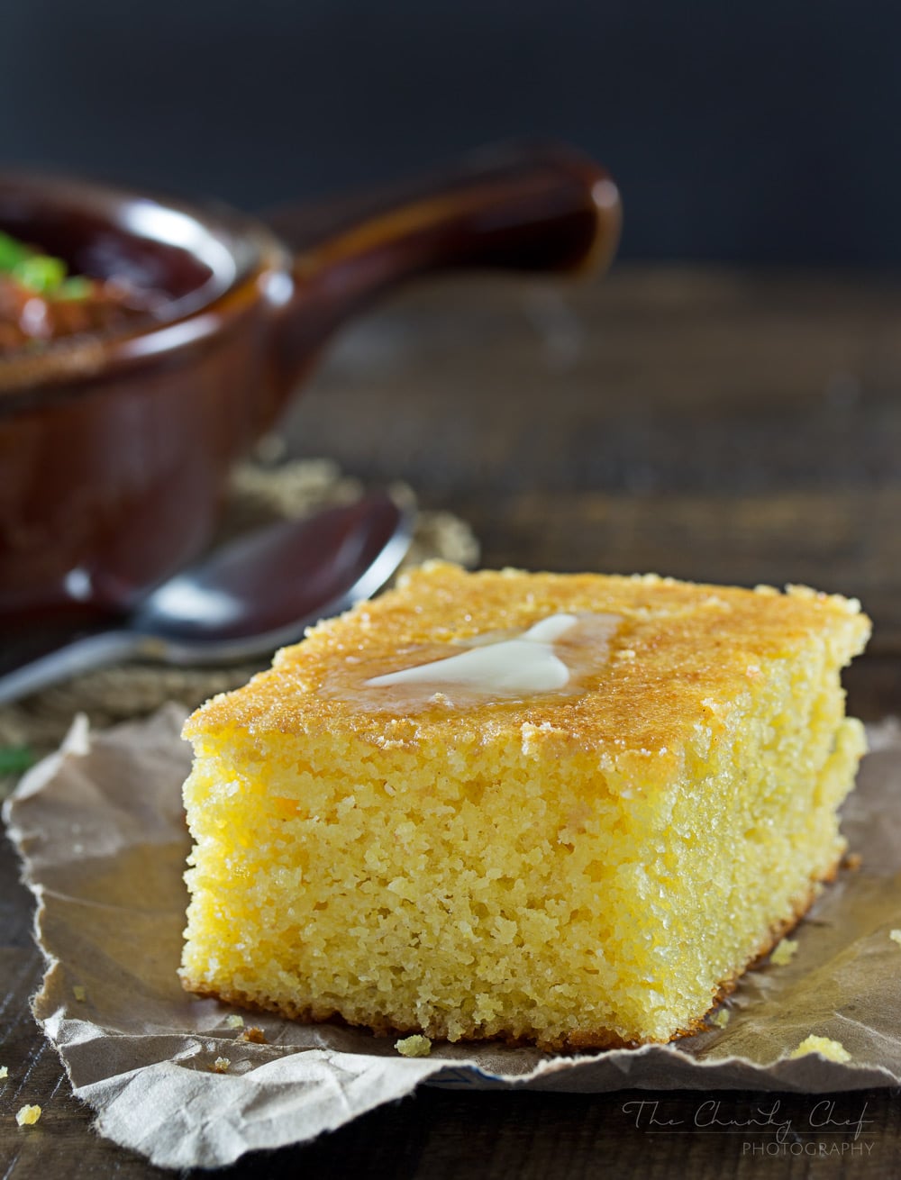 Homestyle Cornbread | This homestyle cornbread is a perfect mix of savory southern cornbread and sweet northern cornbread... fluffy and soft, it's the only recipe you'll need! | http://thechunkychef.com