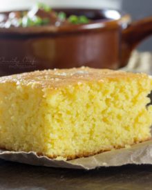Homestyle Cornbread | This homestyle cornbread is a perfect mix of savory southern cornbread and sweet northern cornbread... fluffy and soft, it's the only recipe you'll need! | http://thechunkychef.com