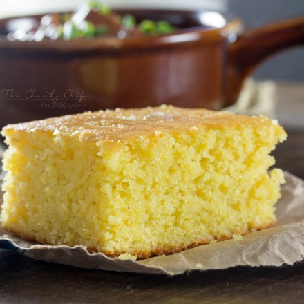 Homestyle Cornbread | This homestyle cornbread is a perfect mix of savory southern cornbread and sweet northern cornbread... fluffy and soft, it's the only recipe you'll need! | http://thechunkychef.com