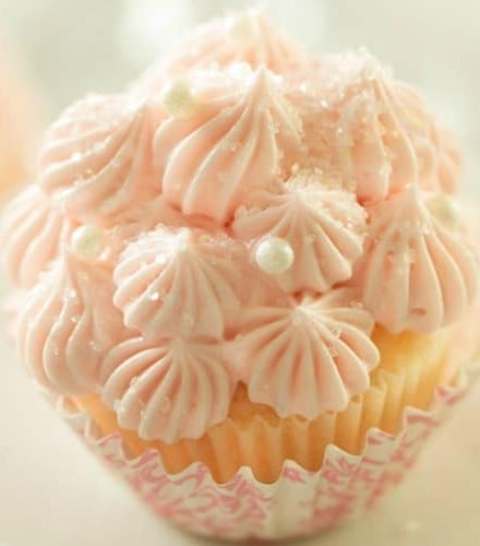 White Chocolate Pink Champagne Cupcakes | Soft, fluffy, white chocolate mini champagne cupcakes are topped with a light and creamy pink champagne buttercream frosting for the perfect treat!! | http://thechunkychef.com