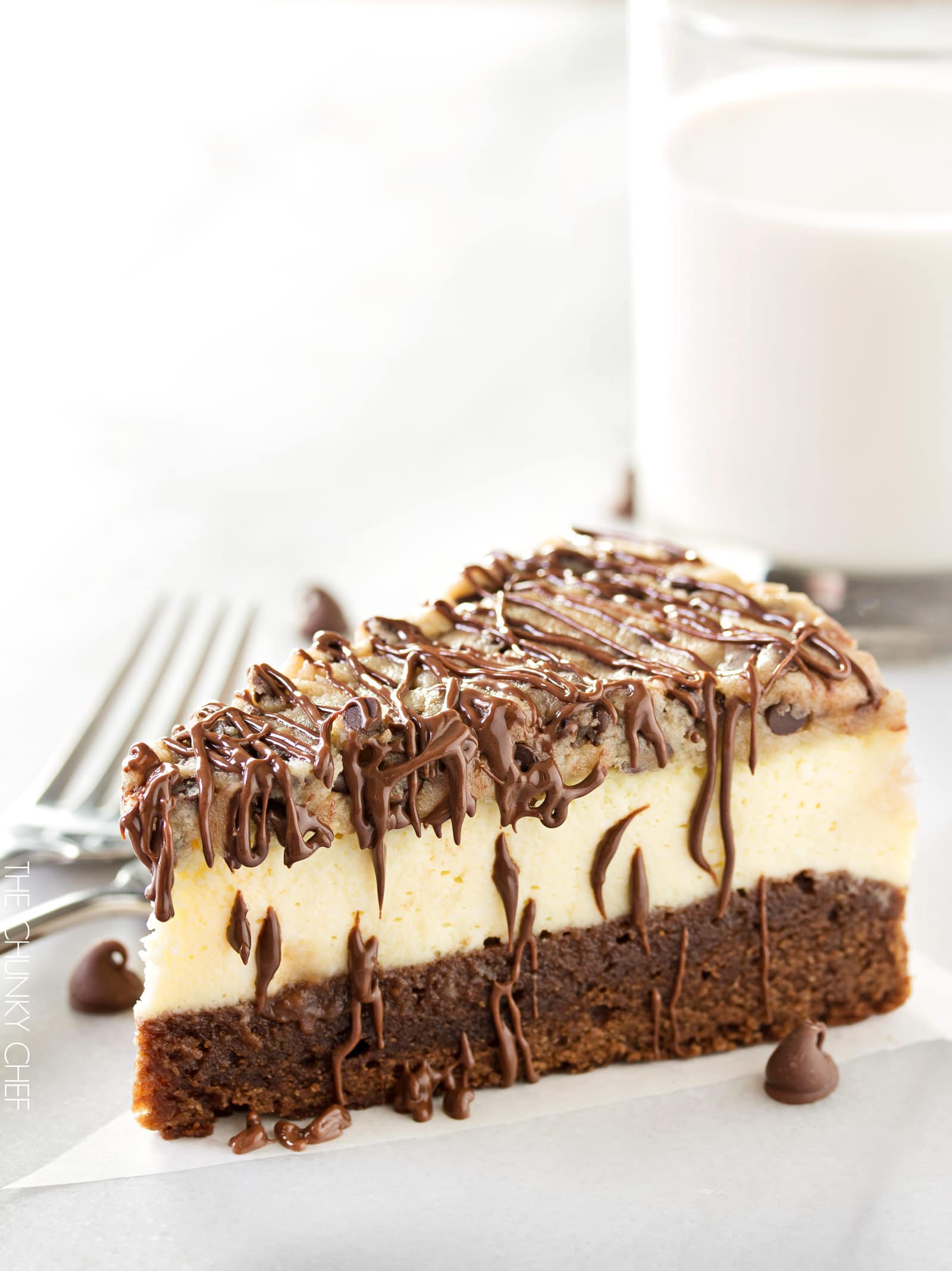 Brownie Bottom Cookie Dough Cheesecake | This impressive, yet super easy, brownie bottom cookie dough cheesecake looks as fancy as any dessert you've had from a restaurant! The ULTIMATE cheesecake for the ULTIMATE dessert lover! | http://thechunkychef.com
