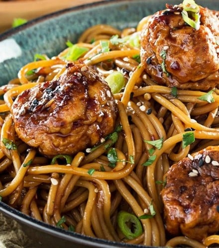 Kung-Pao-Chicken-Spaghetti-and-Meatballs | This version of Kung Pao chicken has all the flavors you'd expect from the classic dish, but in a comforting, homestyle spaghetti and meatballs package! | http://thechunkychef.com