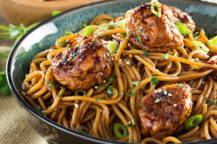 Kung-Pao-Chicken-Spaghetti-and-Meatballs | This version of Kung Pao chicken has all the flavors you'd expect from the classic dish, but in a comforting, homestyle spaghetti and meatballs package! | http://thechunkychef.com