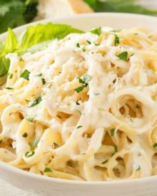 Roasted-Garlic-Cream-Sauce | Just a few ingredients make up this luxuriously creamy roasted garlic cream sauce... perfect for dipping or swirled with your favorite pasta! | http://thechunkychef.com