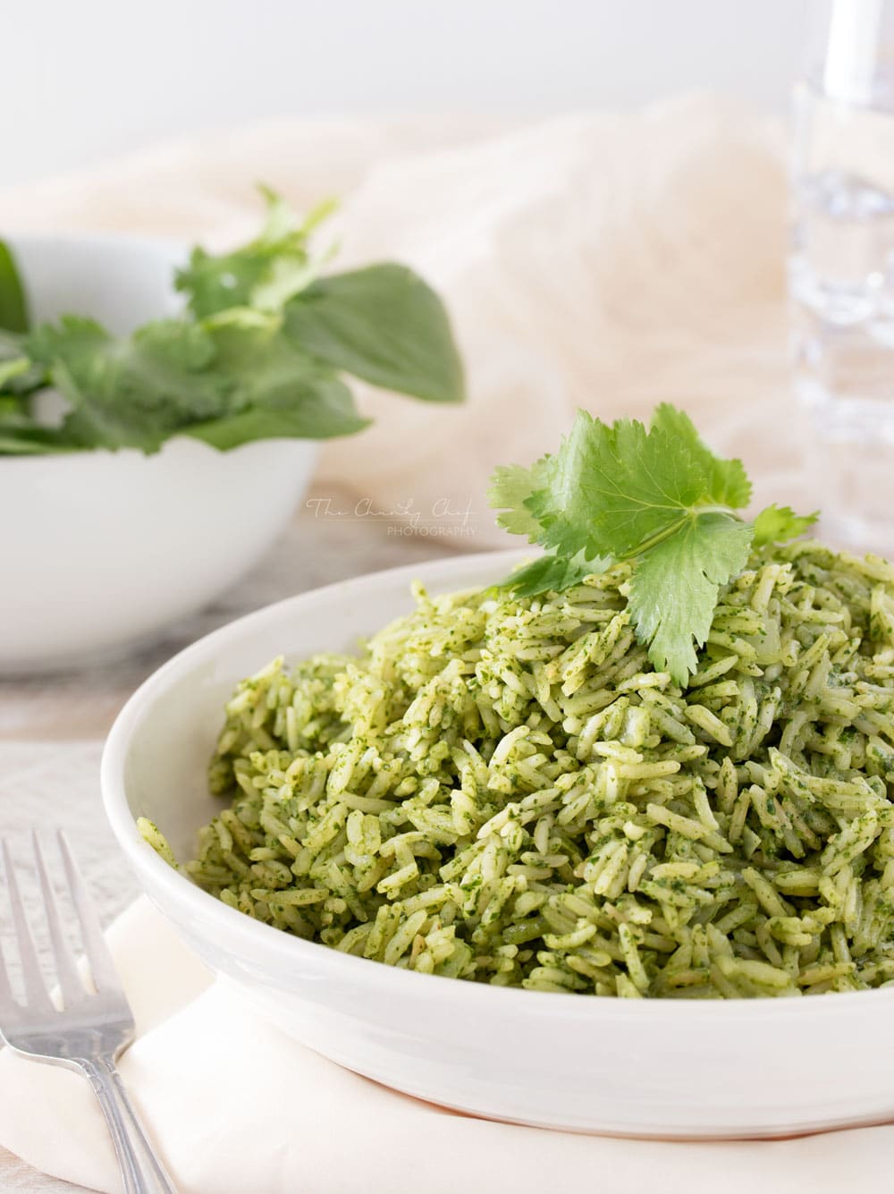 Arroz Verde Green Rice | This green rice, or arroz verde, is so rich and full of flavor... not to mention the vibrant green color! You can pair this rice with any main dish! | http://thechunkychef.com