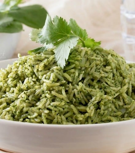 Arroz Verde Green Rice | This green rice, or arroz verde, is so rich and full of flavor... not to mention the vibrant green color! You can pair this rice with any main dish! | http://thechunkychef.com