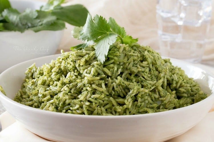 Arroz Verde Green Rice | This green rice, or arroz verde, is so rich and full of flavor... not to mention the vibrant green color! You can pair this rice with any main dish! | http://thechunkychef.com