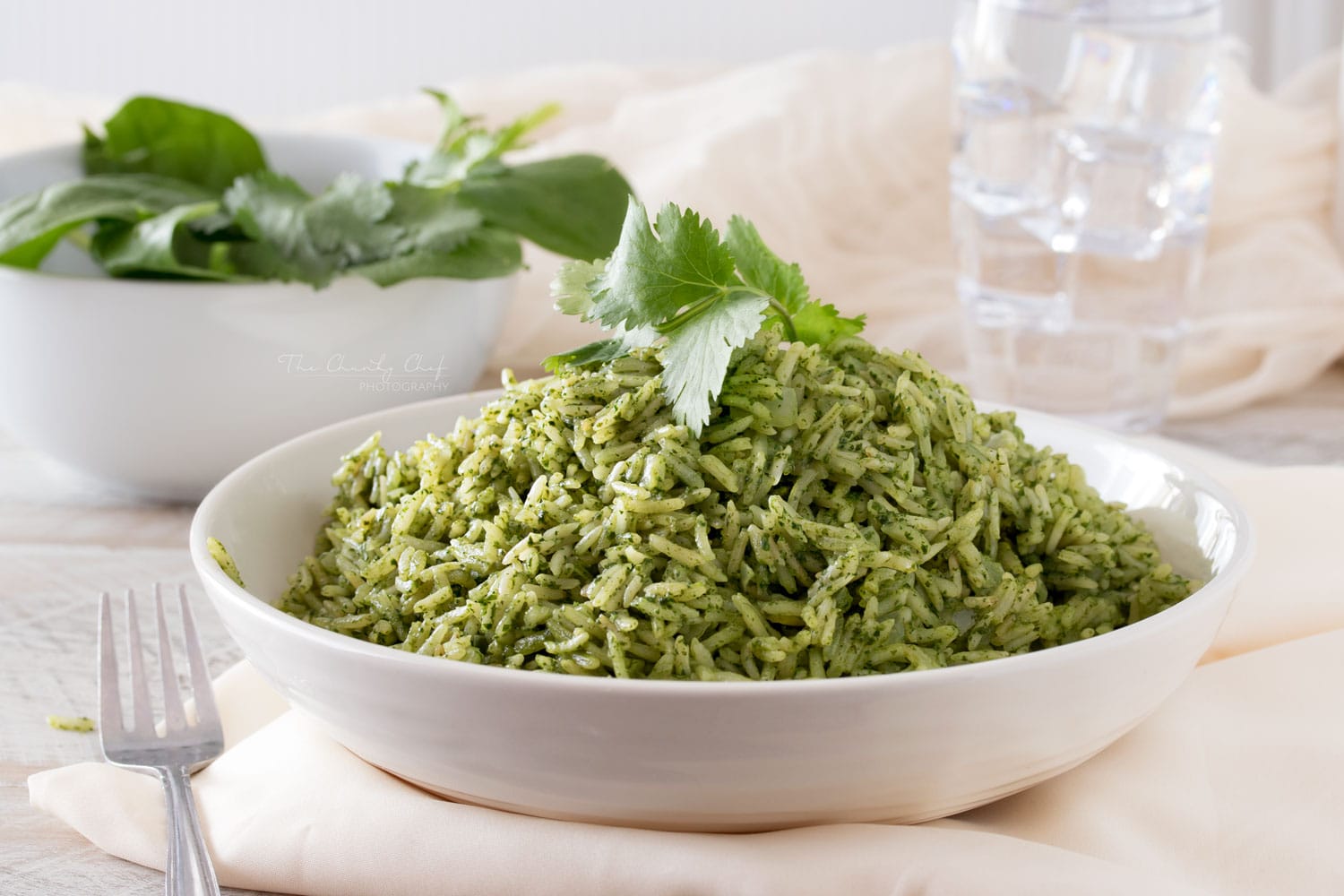 Arroz Verde Green Rice | This green rice, or arroz verde, is so rich and full of flavor... not to mention the vibrant green color! You can pair this rice with any main dish! | http://thechunkychef.com