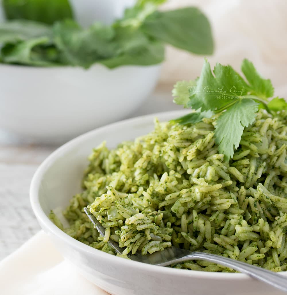 Arroz Verde Green Rice | This green rice, or arroz verde, is so rich and full of flavor... not to mention the vibrant green color! You can pair this rice with any main dish! | http://thechunkychef.com