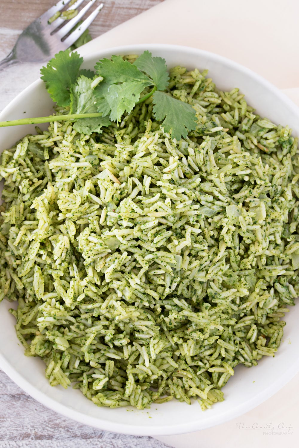 Arroz Verde Green Rice | This green rice, or arroz verde, is so rich and full of flavor... not to mention the vibrant green color! You can pair this rice with any main dish! | http://thechunkychef.com