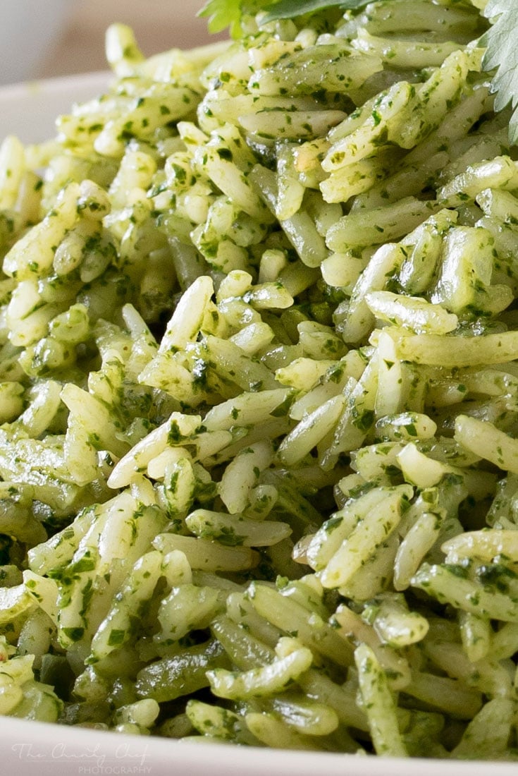 Arroz Verde Green Rice | This green rice, or arroz verde, is so rich and full of flavor... not to mention the vibrant green color! You can pair this rice with any main dish! | http://thechunkychef.com