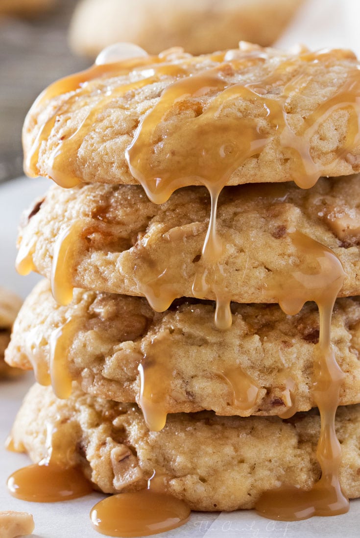 Chewy Butterfinger Toffee Cookies | Soft, chewy and buttery.. these toffee cookies are studded with Butterfinger pieces and chewy bits of toffee. Drizzle them with caramel for extra decadence! | http://thechunkychef.com