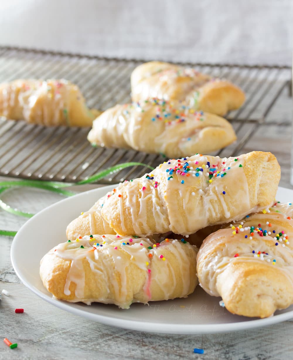 Funfetti-Cheesecake-Stuffed-Crescent-Rolls - Buttery crescent rolls are filled with an easy funfetti cheesecake spread, baked until golden, and drizzled with a vanilla glaze!! Perfect for kids! | http://thechunkychef.com